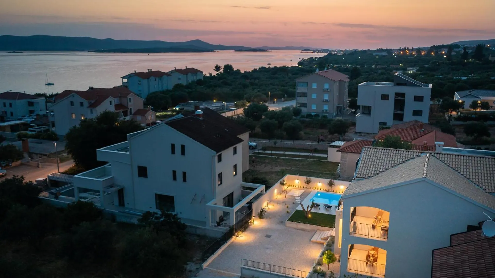 Villa Medici - Amazing 5-Bedroom Home With Private Pool, Wellness And Gameroom Biograd Na Moru