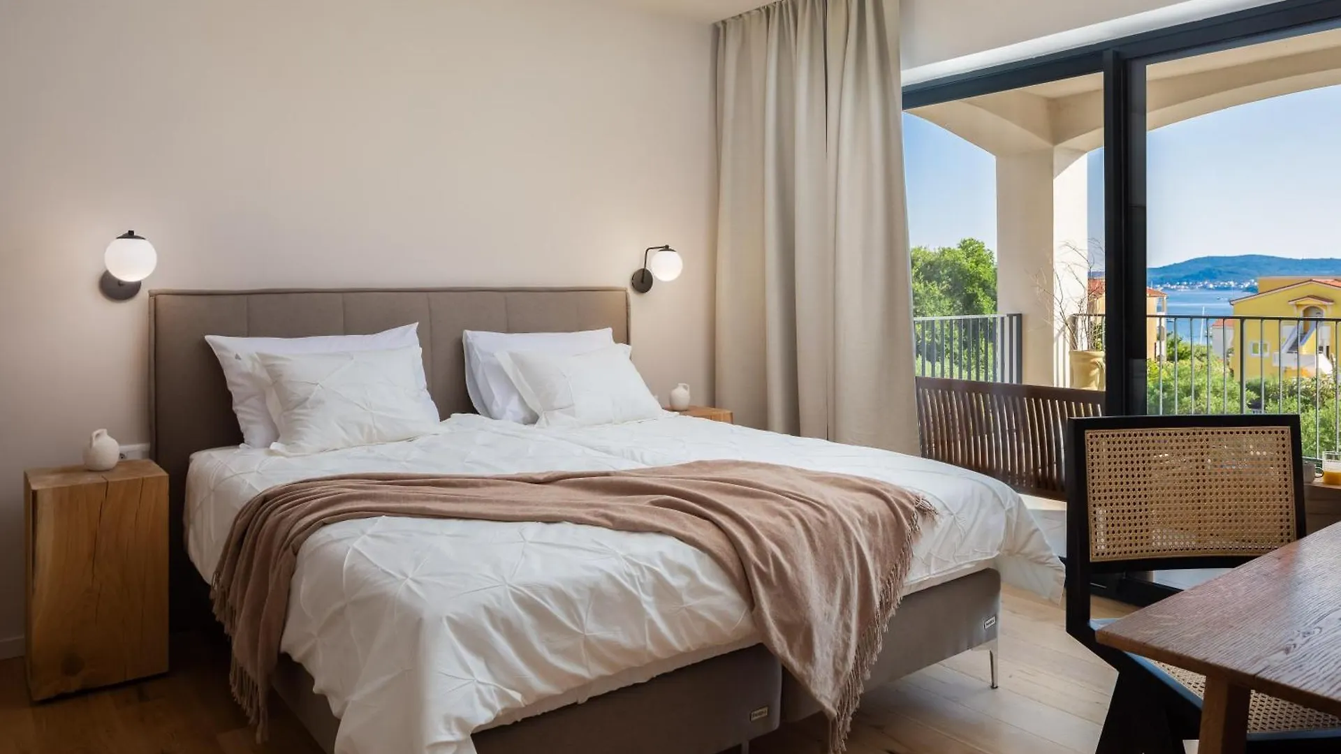 Villa Medici - Amazing 5-Bedroom Home With Private Pool, Wellness And Gameroom Biograd Na Moru Croatia